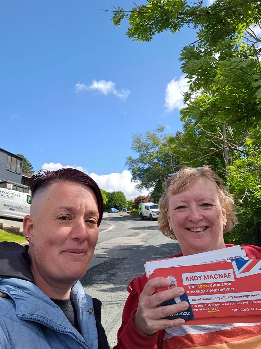 LabRossendale's tweet photo. Your Labour team out and about in Rawtenstall and Whitworth today, even finding time to call in at one of Bank St's thriving bars, The Hop. A very warm welcome for our brilliant candidate @AndyMacnae. You're telling us it's #Time4Change 
#VoteLabour🌹
#TurnRossendaleRed https://t.co/1q1lCBitFW
