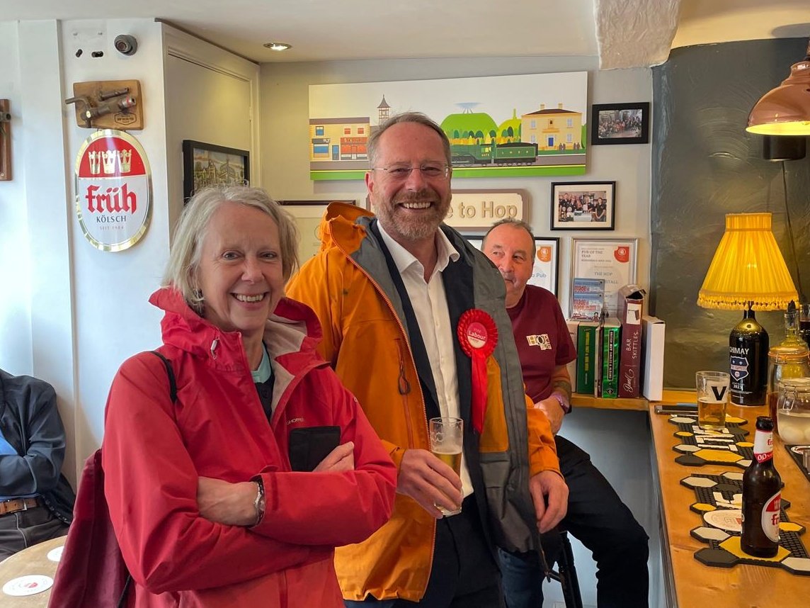 LabRossendale's tweet photo. Your Labour team out and about in Rawtenstall and Whitworth today, even finding time to call in at one of Bank St's thriving bars, The Hop. A very warm welcome for our brilliant candidate @AndyMacnae. You're telling us it's #Time4Change 
#VoteLabour🌹
#TurnRossendaleRed https://t.co/1q1lCBitFW