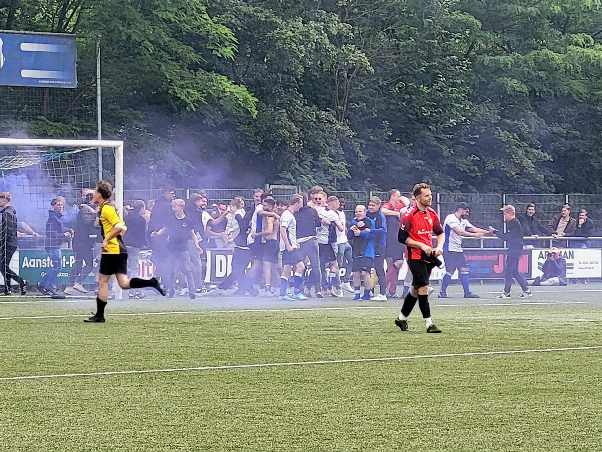mfw1970's tweet image. SV Almelo  - VV Gorssel 1 - 1
2 - 2 nv. SV Almelo wns.
8.6.2024, 4e Klasse Playoff 
Sportpark 't Vletgoor
Holten ( NL. )

Gevalletje #supportyourlocalfootballteam met @KossieAlmelo

#groundhopping