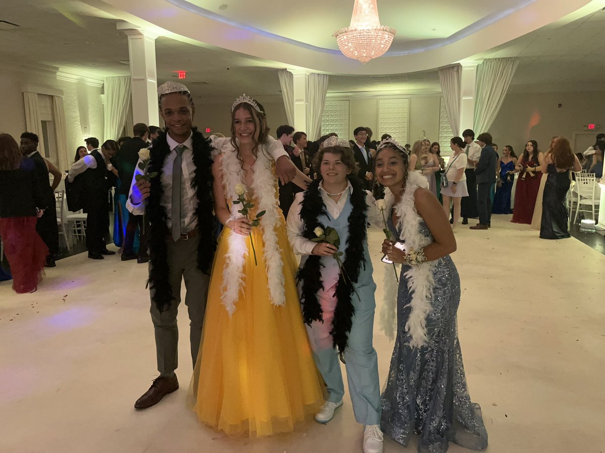 Junior prom 2024 last night! Thank you Mrs. Neely and Mrs. Palma for an awesome event to end the school year. Love this class!! 💚🪩🎉