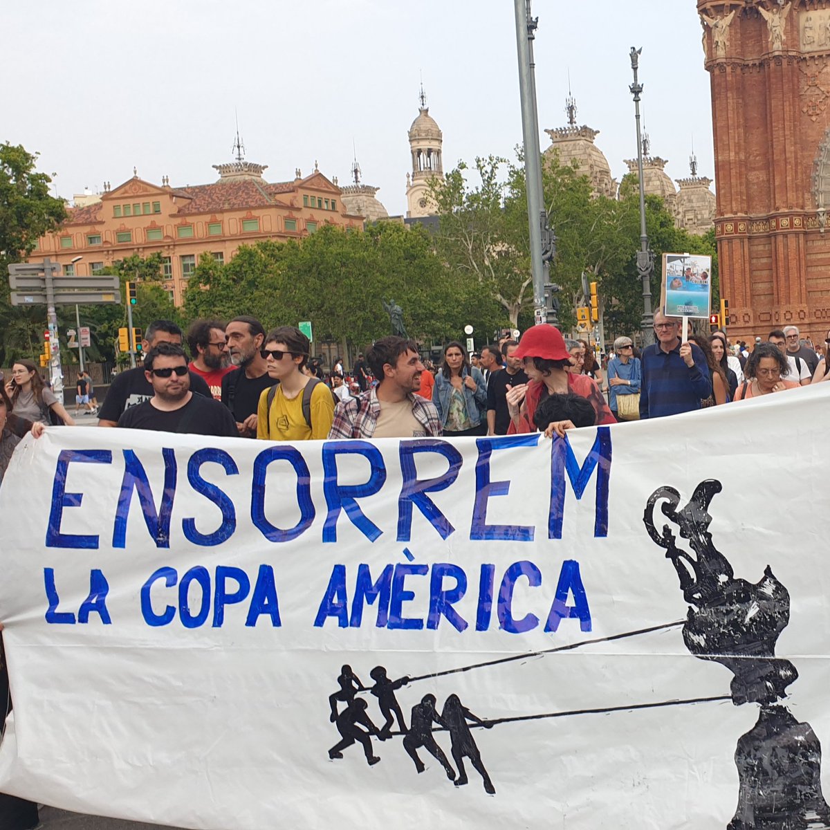 ABDT i <a href="/NoCopaAmerica/">No a la Copa Amèrica 2024</a> presents a la manifestació #SalutTerraFutur.
Contra els megaesdeveniments i pel #DecreixementTurístic, sempre.