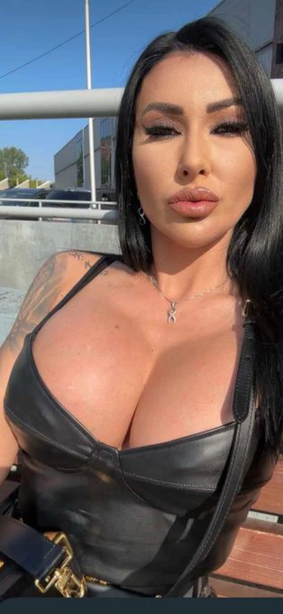 Why im so beauty? Coz im full of light  in and out🕉️ https://t.co/UEePK2kZRh