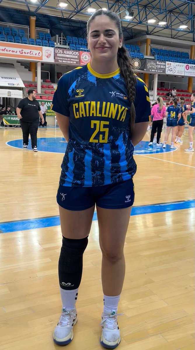HandbolStVicenc's tweet photo. Victòria de la Selecció Catalana Absoluta Femenina a l'Obert del Mediterrani amb la presència de la nostra jugadora @carolinaablaasco
➡️Selecció Catalana 27-22 Comunitat Valenciana
Enhorabona Carol per la convocatòria i per la victoria 💪
#orgullhsv https://t.co/atRfJvXc71