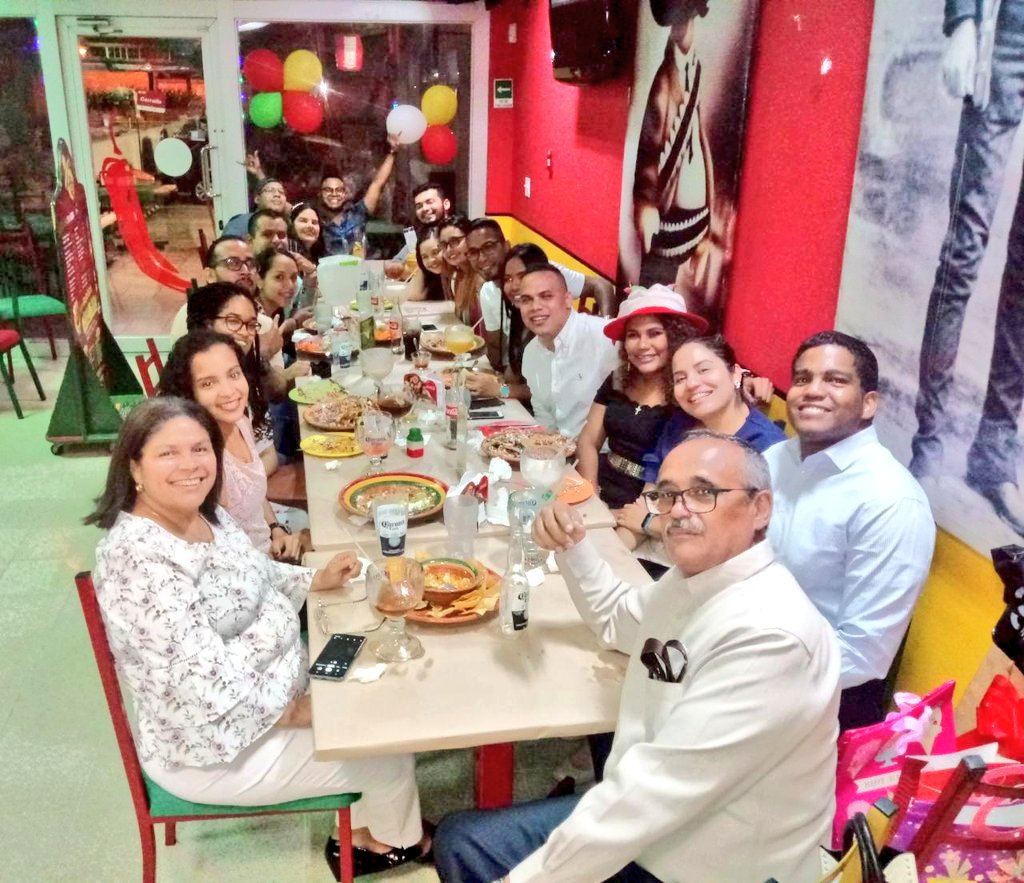 OralePanama's tweet photo. Pueeertaaa!!
Sábado Sábado Sábado!!
Margaritas 4x3
Tequila de bienvenida 
Descuento cumpleañero 
Showman en Orale Brisas 
WhatsApp 6556-8852 
Estamos a sus órdenes https://t.co/ia2lBOZior