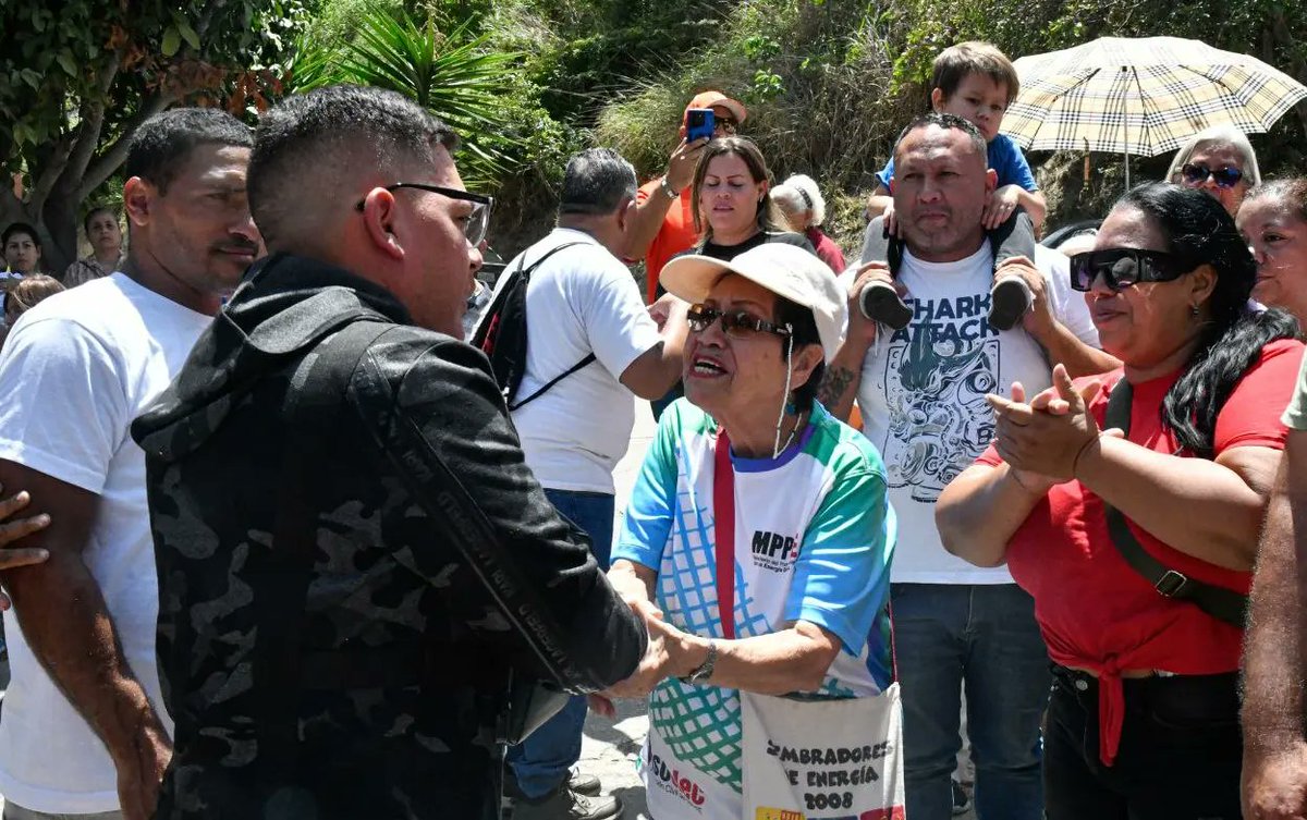 Nahumfernandezm's tweet photo. Dicho módulo está destinado a atender a las comunidades de El Ávila y El Cardón. 

Respecto a los trabajos de rehabilitación, las BRICOMILES han llevado a cabo trabajos de impermeabilización, saneamiento y construcción de una pared perimetral de 20 m. https://t.co/w1ivuzTH2b