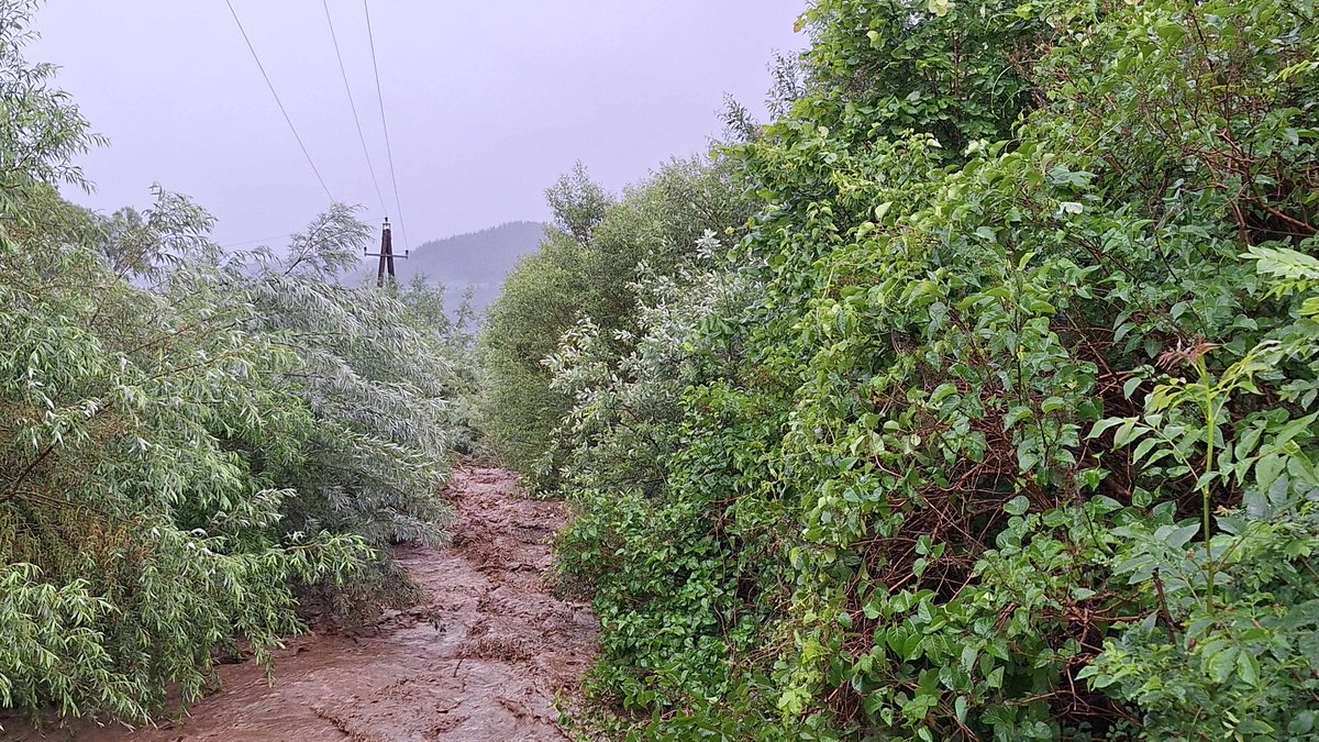 LitterART's tweet photo. Der Übelbach war schon gestern zum Wildbach angeschwollen. In Deutschfeistritz gab es bereits gestern Überflutungen &amp; Murenabgänge in der ganzen Region. Hätte man bei der Wettervorhersage für heute nicht vorausschauend reagieren müssen? Fotos von gestern. #steiermark #hochwasser https://t.co/QN08UNvjqb