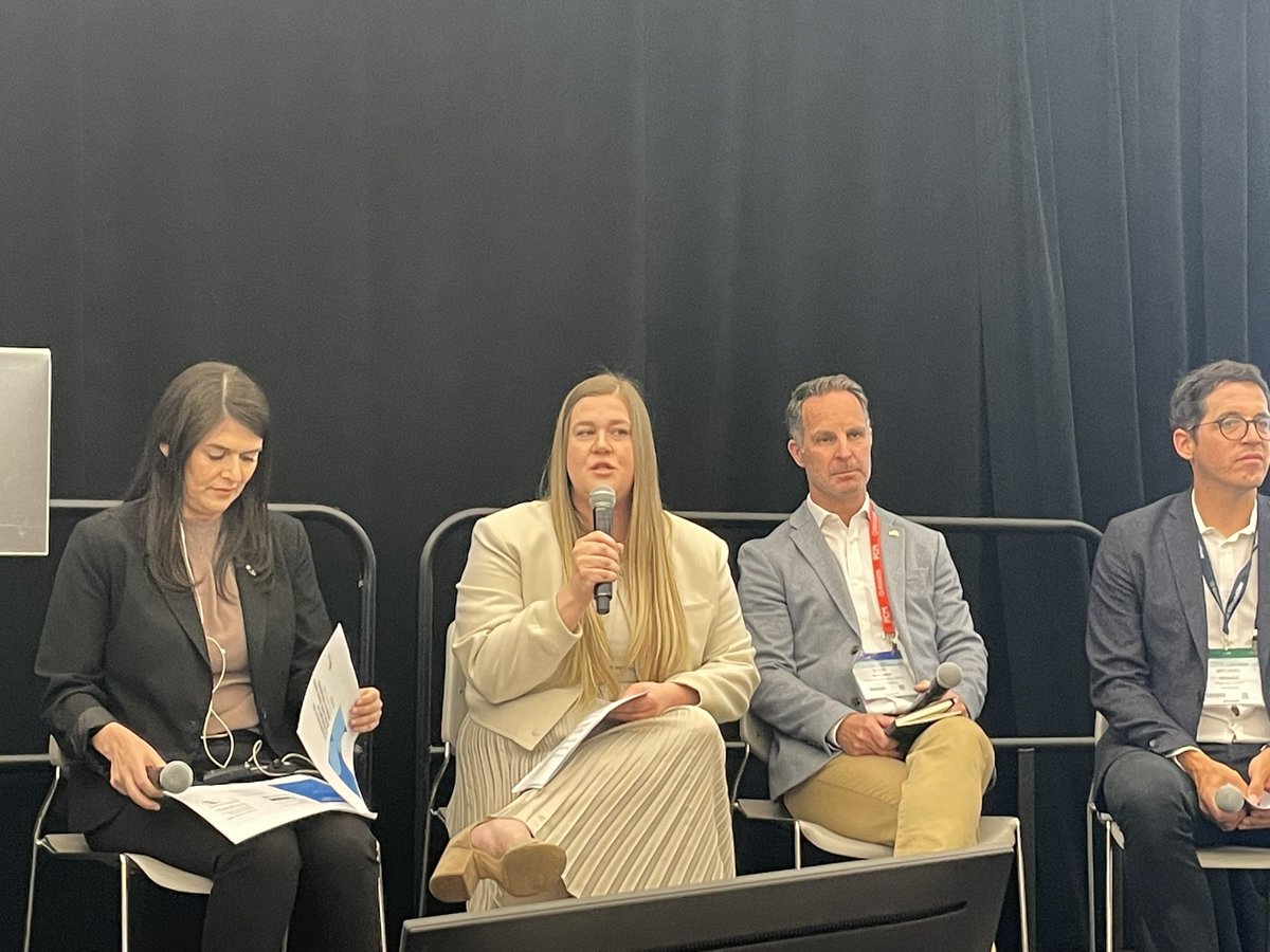 Artificial Intelligence and Data Driven Insights for #CDNmuni on offer at <a href="/FCM_online/">Federation of Canadian Municipalities</a> today - talking transformative solutions with <a href="/WhatWorksCities/">What Works Cities</a> Alisha Limoges,  <a href="/SandraDesmeules/">Sandra Desmeules</a>, <a href="/cityofkelowna/">City of Kelowna</a> Doug Gilchrist, <a href="/michaelbergoo/">Michael Bergöö</a> and <a href="/rebeccaleebligh/">Rebecca Bligh, City Councillor</a>