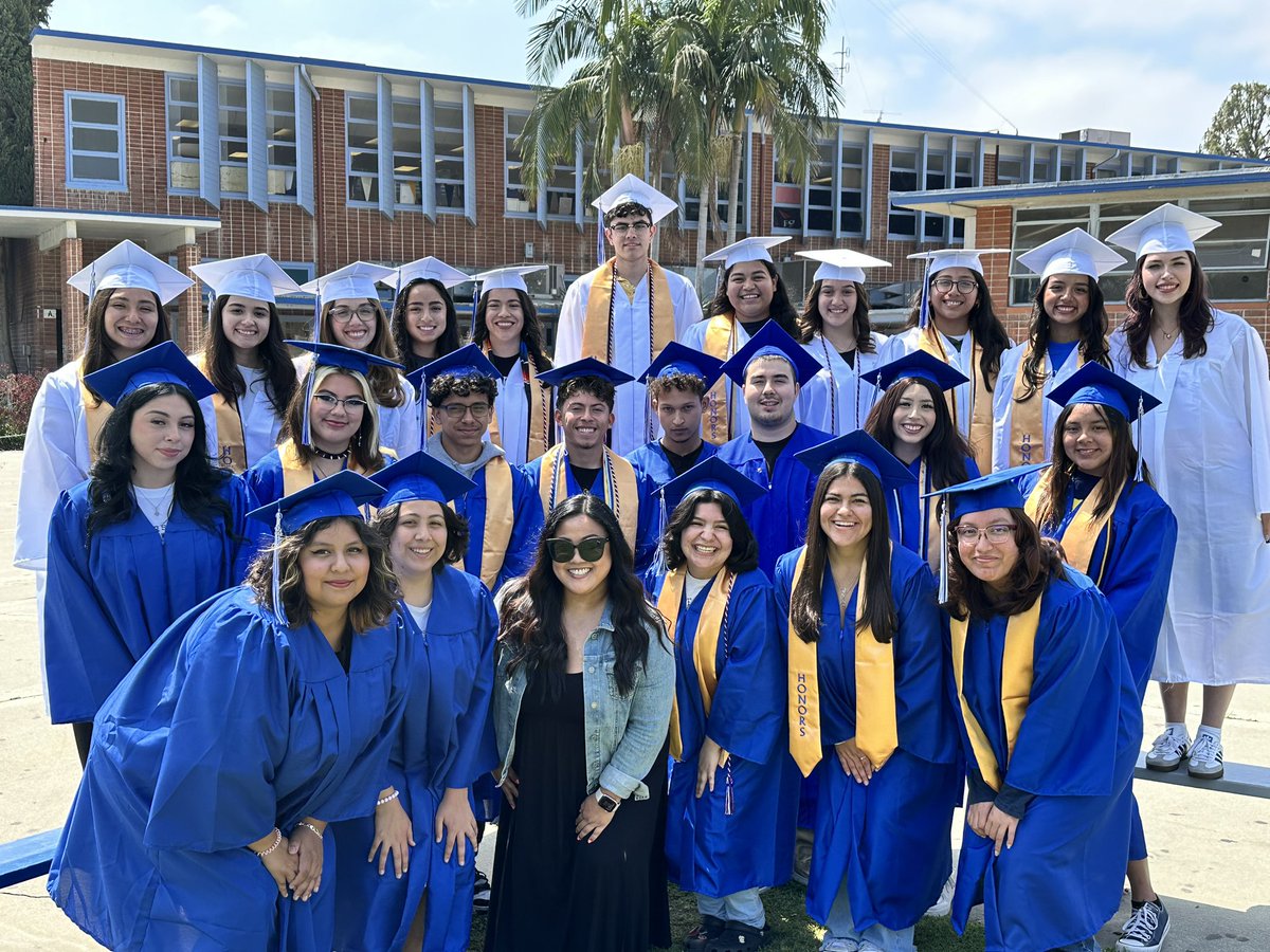 After navigating their entire freshman year online, the class of 2024 is graduating today! Special shoutout to this group of 24 that I had the pleasure of teaching for the last 2 years in IB Lit. Congratulations! 💙🩶🤍 <a href="/ElRanchoHS/">El Rancho HS</a> <a href="/RanchoIb/">El Rancho IB</a> <a href="/ElRanchoSchools/">El Rancho Schools</a> <a href="/ElRanchoHSASB/">EL Rancho ASB</a>