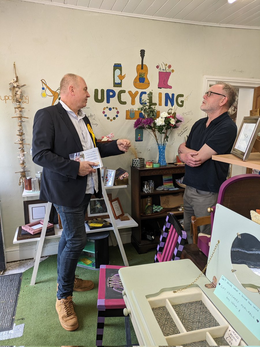 stevemason2111's tweet photo. Great 'official' first day #votesteve2024 #gilling, #Hovingham #amotherby and then into #Malton 

Talking Repair and reuse, speeding supporting the high street economy, then onto upcycling and into an open studios event 

#Votesteve2024 in Thirsk and Malton

#GeneralElection2024 https://t.co/rdRnd4mjzF