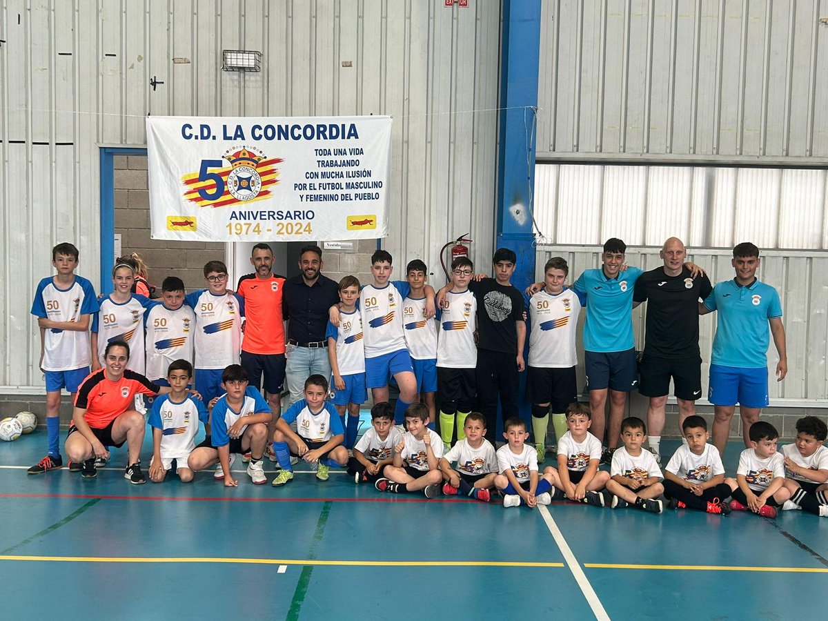 🤔Sabies que el <a href="/CDLaConcordia/">CD LA CONCORDIA</a> de #laLlagosta celebra avui el seu 50è aniversari?
👉Creat el 1974, des de fa prop de dues dècades es dedica plenament al #futbolsala
👉També homenatge a Pedro Pinilla, membre històric de l'entitat 👏
🎂un plaer acompanyar-vos. Per molts anys més🙌