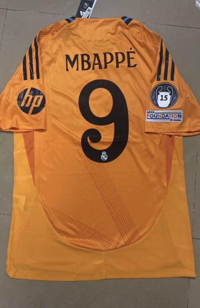 🚨 NOVEDAD ‼️

Ya tenemos disponible la equipación del Madrid de la temporada que viene con el parche de las 15 Champions y la serigrafía oficial 🆕

Disponible en las 3 equipaciones 🤩 

Cualquier duda MD 📩