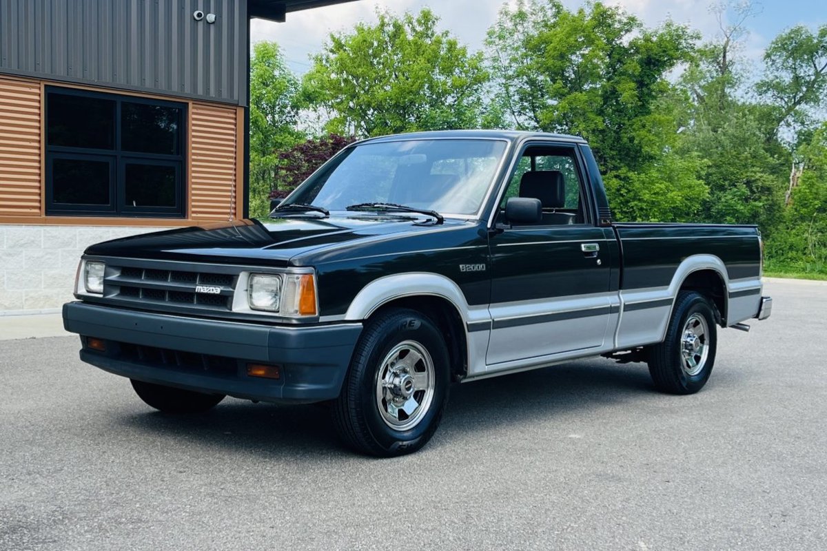 Bringatrailer's tweet photo. Sold: 1986 Mazda B2000 LX 5-Speed for $6,286. https://t.co/x2L9nYZwqn https://t.co/3u0IYUwzsO