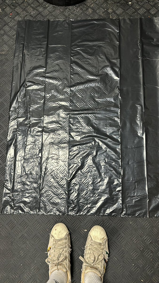 Shekeraum's tweet photo. En ig se muestra lo bonito 
Aqui vamos a mostrar lo real 🤣🤣🤣

Esto ha sido mi cama 💪🏻💪🏻 https://t.co/MwhAzgL2fW