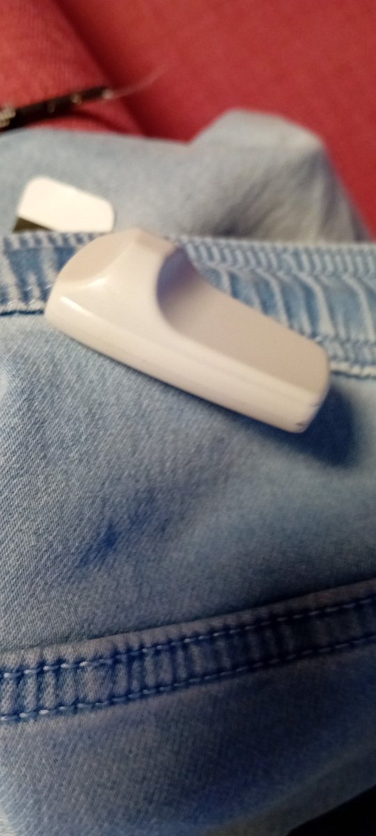 ParuSplendens's tweet photo. @alcampo Hola, hoy he comprado un bermuda en una de sus tiendas y al llegar a mi casa veo que tiene un sensor que lo se veía  ¿Cómo puedo quitarlo en mi casa? En mi localidad no hay Al Campos https://t.co/TsaiJry1pm