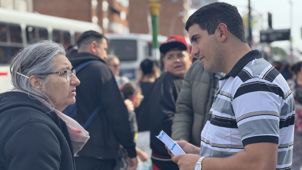 FrancoCanti's tweet photo. Sábado de Paso Molino con los @JovenesVN acompañados por @_RodriguezJuan_ @adribalcarcel @D_Martinez71 
Toda la @lista71 está en la calle dejando todo! Vamos  @lauraraffo https://t.co/TYay4UTG1K