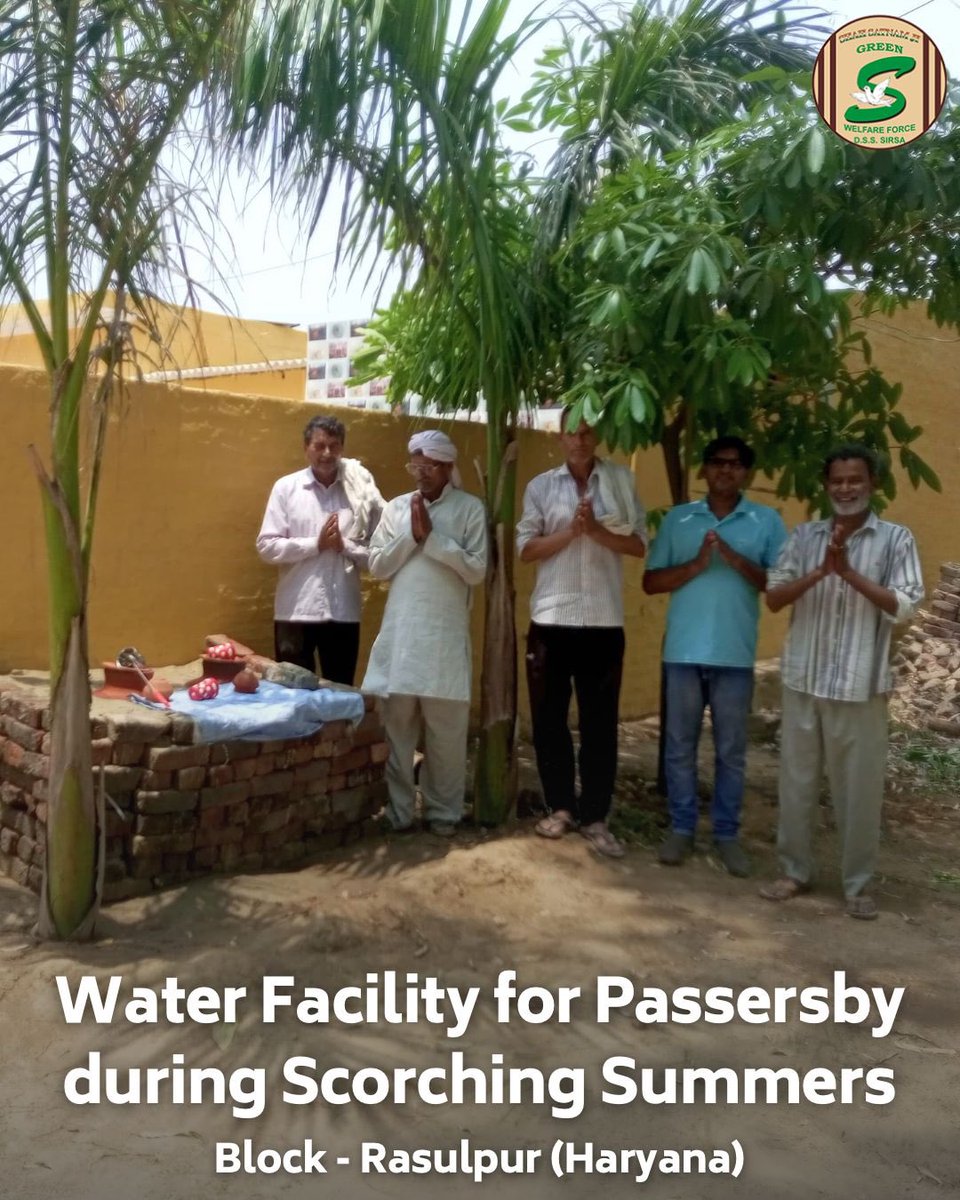 GreenSwelfares's tweet photo. In this scorching summer heat, Dera Sacha Sauda volunteers have taken a commendable step to ensure the well-being of everyone. Recognizing the critical need for water, they have thoughtfully placed clay pots🏺filled with cool water for passersby . This initiative not only provides relief from the sweltering temperatures but also reflects the spirit of compassion and community service that Shah Satnam Ji Green ’S’ Welfare Force Wing stands for. By making cool water readily available, the volunteers are making a significant difference in the lives of many, ensuring that no one goes thirsty during these hot days.  #DrinkingWaterFacility #SummerHeatwave #DeraSachaSauda
