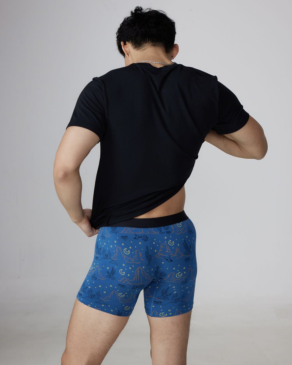 Looking at the desert sky in our new Desert Sky print…meta, baby. 

Shop all new prints here: meundies.com/collections/al…