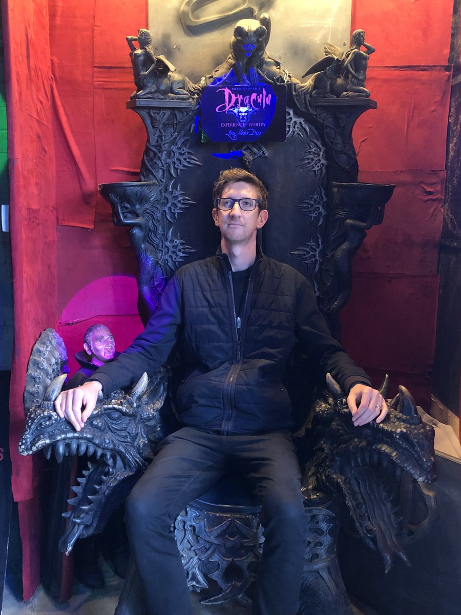 FearterHorror's tweet photo. Finally made it to Whitby and met the real Dracula! https://t.co/RZPZK1tt1k