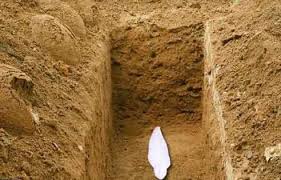 Khizar6260's tweet photo. یہ ہے کل کائنات آدم کی اولاد کی وہ بھی اگر اللہ کریم نے ہم پر اپنا رحم کیا تو ورنہ۔۔۔۔

دو گز زمیں بھی نہ ملی کوئے یار میں ۔۔۔😭😭😭 https://t.co/ounH9biwsO