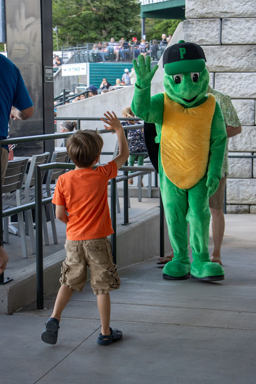 Our @appyleague Opening Night was fantastic! Let's do it again this evening, shall we? First Pitch: 7PM. 
📸Jasmine Rorrer 
📸Robert Simmons