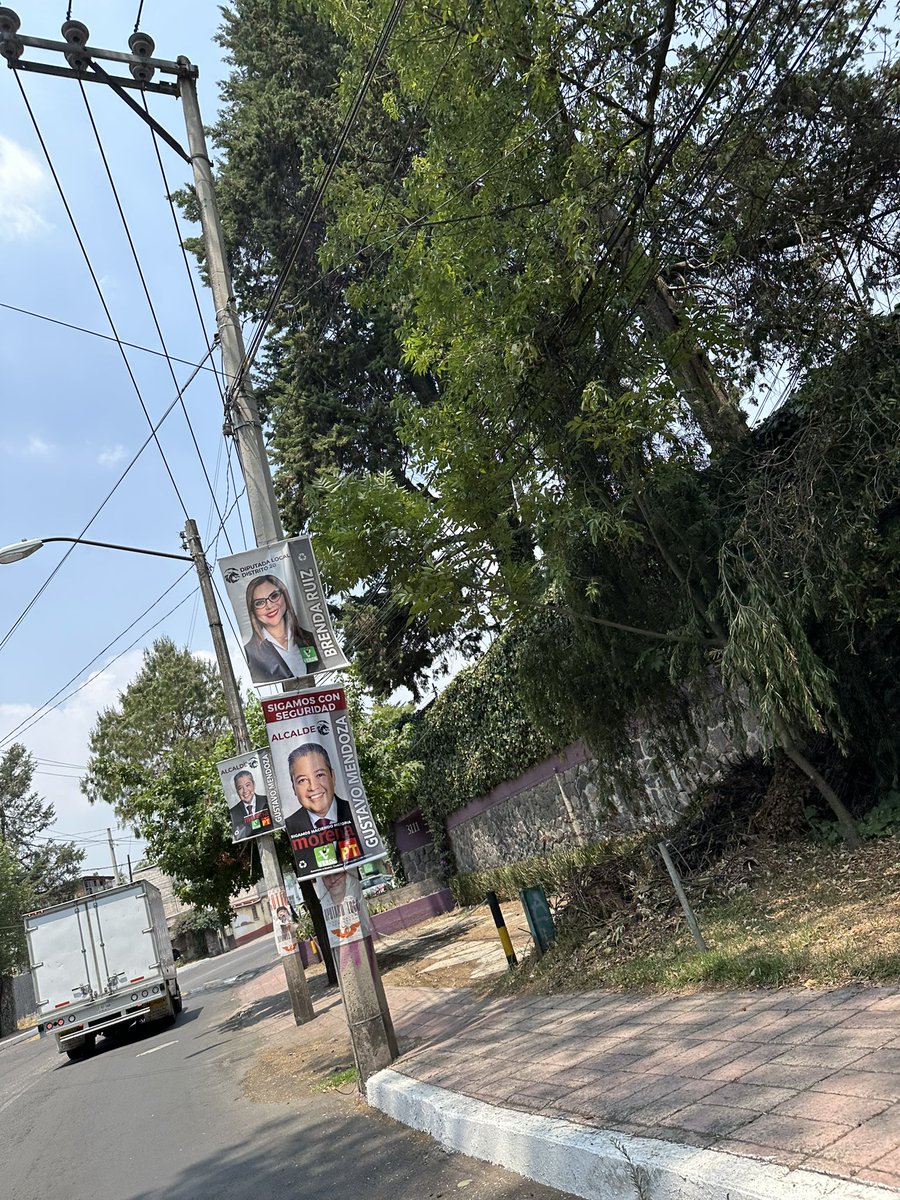 es_breen's tweet photo. @gustavomendoza7 Cuándo vas a quitar toda la propaganda que está en @AlcCuajimalpa ? https://t.co/6JnaF8Llg4