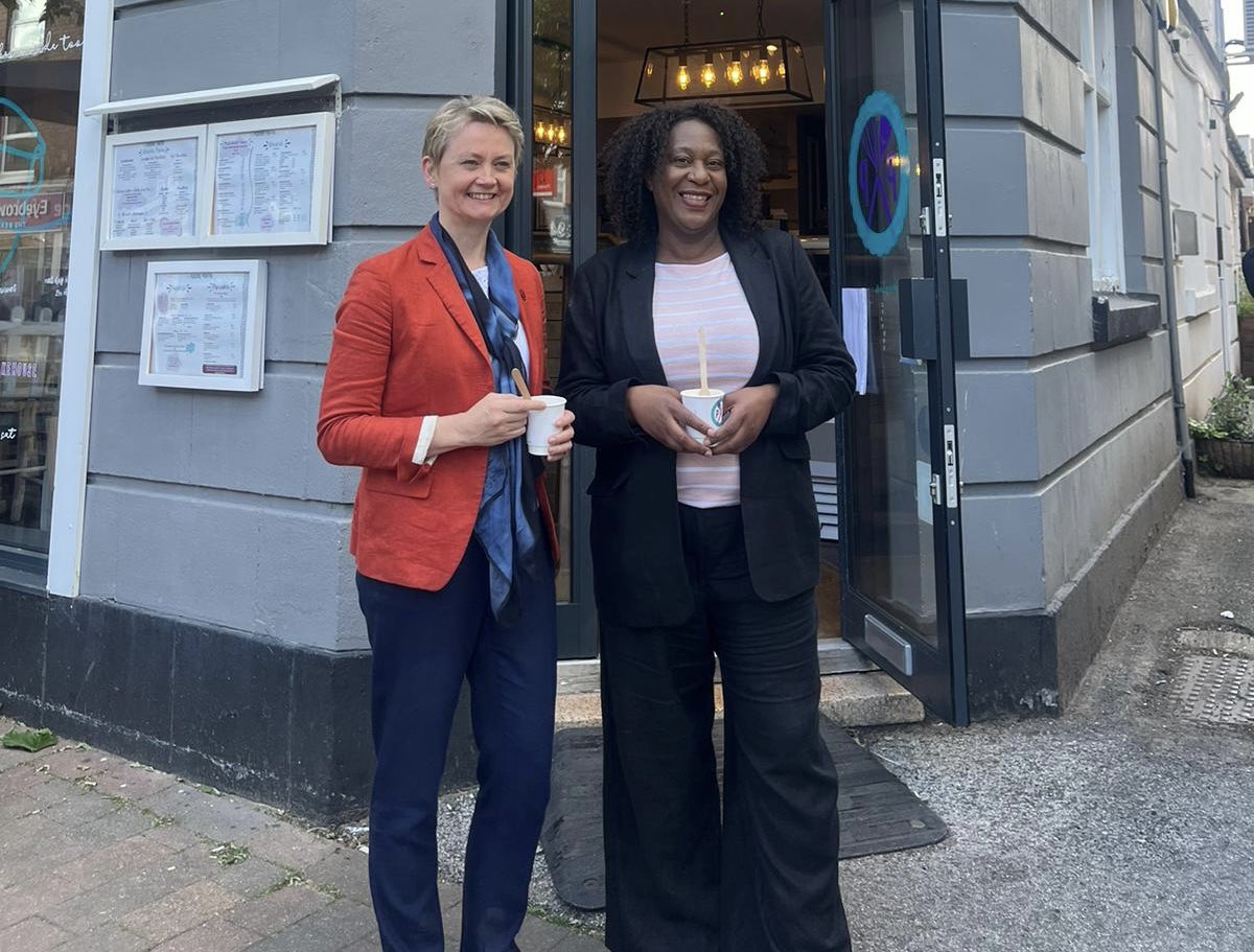 YvetteCooperMP's tweet photo. Great to be out in Ilkeston with @adamthompson111 #Erewash &amp; Beeston with @julietocampbell #Broxtowe speaking to local businesses on #LabSmallBizSat.

Too many high streets face rising shoplifting &amp; antisocial behaviour. Labour will put neighbourhood police back on the beat. https://t.co/K4Tc22IcYZ