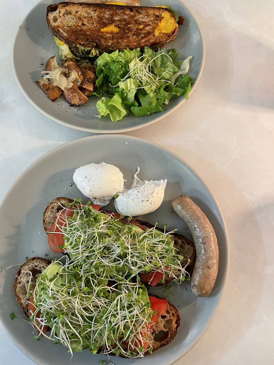 kkkkkt08069's tweet photo. 日本で美味しいご飯いっぱい食べてます^^
4.5月は就活忙しすぎるし、大変すぎるしで疲労とストレスが重なって先日39℃の熱が出てたよ🥵🥵終わりが見えてきたので美味しいご飯いっぱい食べて全力で頑張ります(ง •̀_•́)ง https://t.co/dRqFj4Qyts
