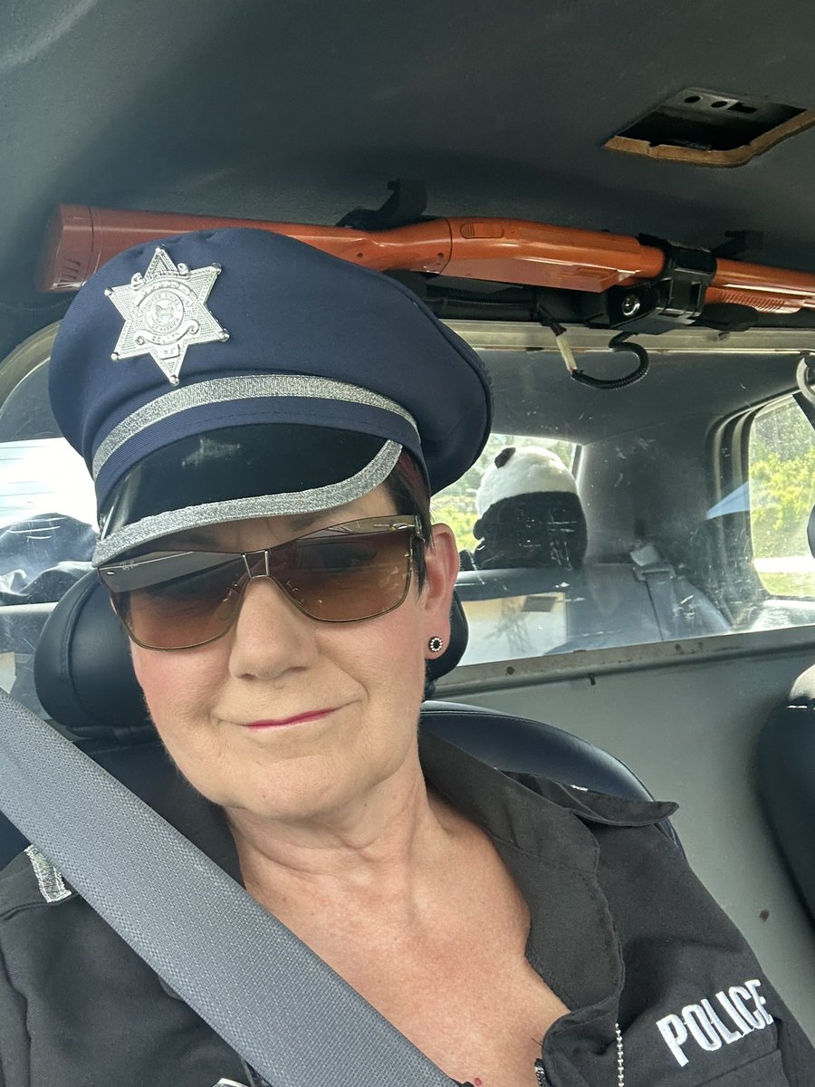 TuijaVirtanen's tweet photo. Olipas hauska ilta Lahes ๐ฎ๐๐จ
Iloisia kohtaamisia, auringonpaistetta, rockโnโrollia ja upeita autoja ๐
#lahticruising #fordfreaks #ontheroad #policeinceptor #fordcrownvic #V8 https://t.co/L7vzPVTQK2