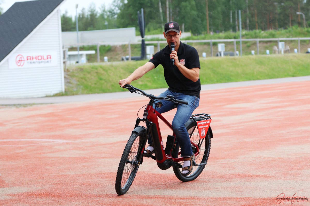 Taas veijarihommia <a href="/IPVreds/">Imatran Pallo-Veikot</a> pelissä.
Tänään muuten julkaistiin Huumaa biisi. Kannattaa tulla Ukonniemeen kuuntelemaan, sillä se soi vain peleissä.
#toiminnanjohtajajohtaaesimerkillä
#pesis #ipv #imatra