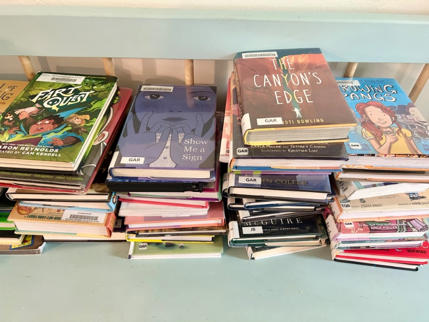 Jess__Red's tweet photo. SUMMER READING ADVICE

1. Take your kids to the library—A LOT!

2. Let *them* pick out a whole bunch of books each time.

3. Keep books visible &amp; in arm’s reach.

4. Read 1st chapters aloud to spark their interest.

5. Let them see you reading for fun.

6. Read books as a family! https://t.co/zCZMiiGy0U