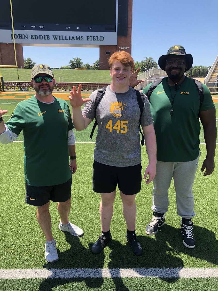 JohnnyAllen_54's tweet photo. Had a great time today at the Baylor camp! Thank you coach Watts for the  coaching points! @Cwatts64 @CoachLeonardTX @Hwy_77 @CoachDeBesse @CoachMikeMills @CoachDaveAranda https://t.co/E6MC4TSWP6