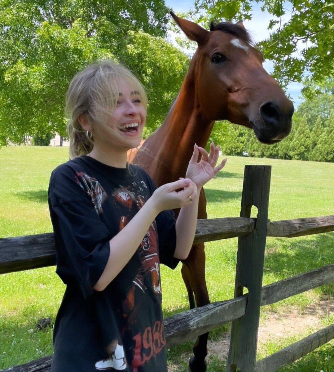 i love days w my fwiends, first the best beach day ever and then a day wandering a farm with charmander, i love it here