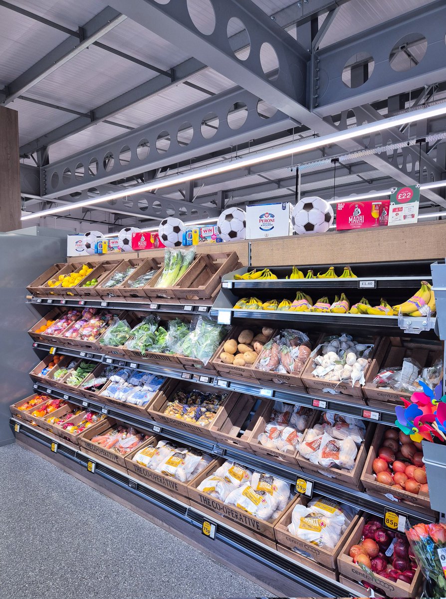 SuchyNicole's tweet photo. The sun is out in the East today 💛

The Euro's are underway &amp; the store theatre is brightening us up! ⚽️

2 for £22 beer offer 🍺

Fab BBQ range with new lines to try 🍔
 
What's not to love, come see us at Stanton. #communitystore  @mycoopfood @JoelMattless https://t.co/8fOIUtptT1