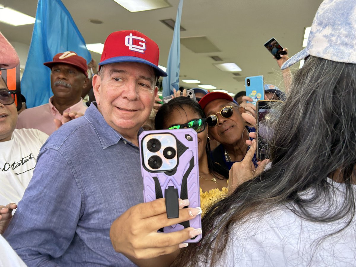 Yandir_PCD's tweet photo. Hoy Nuestra secretaria Juvenil @SoyAbigailegp caminado Junto a los @ConVzlaComando con el próximo presidente @EdmundoGU  mostrando como votar #28Julio porque estamos #ConVzla 

@CarlosAlaimove @ConVzlaComando https://t.co/5zk6Dcyp11