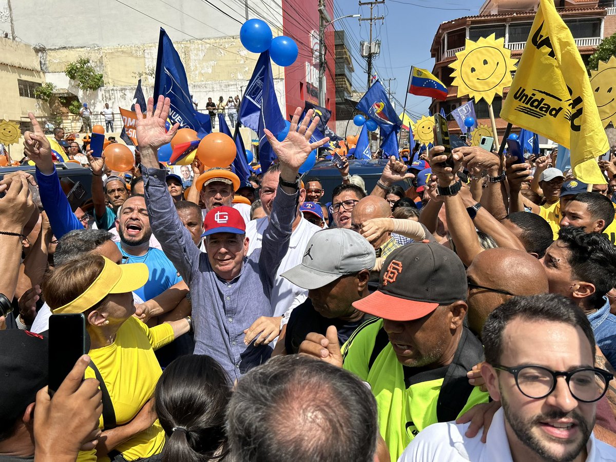 Yandir_PCD's tweet photo. Hoy Nuestra secretaria Juvenil @SoyAbigailegp caminado Junto a los @ConVzlaComando con el próximo presidente @EdmundoGU  mostrando como votar #28Julio porque estamos #ConVzla 

@CarlosAlaimove @ConVzlaComando https://t.co/5zk6Dcyp11