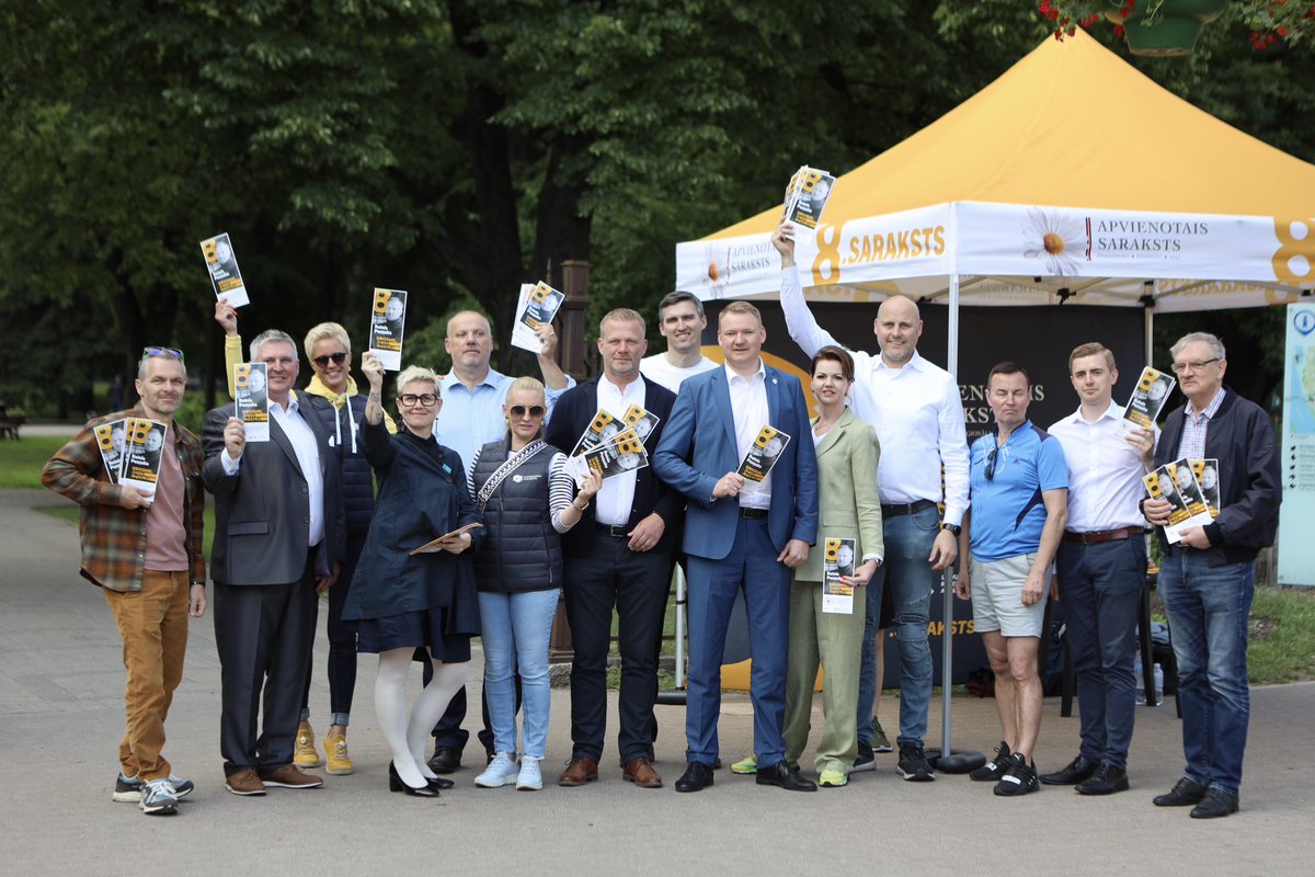 Apvienotais_'s tweet photo. 🇪🇺 🇱🇻 Eiropas Parlamenta vēlēšanu balsošana Latvijā ir beigusies!
Paldies visiem, kuri balsoja par APVIENOTO SARAKSTU - 8. sarakstu! 
#APVIENOTAISSARAKSTS https://t.co/x36J9vxUrv