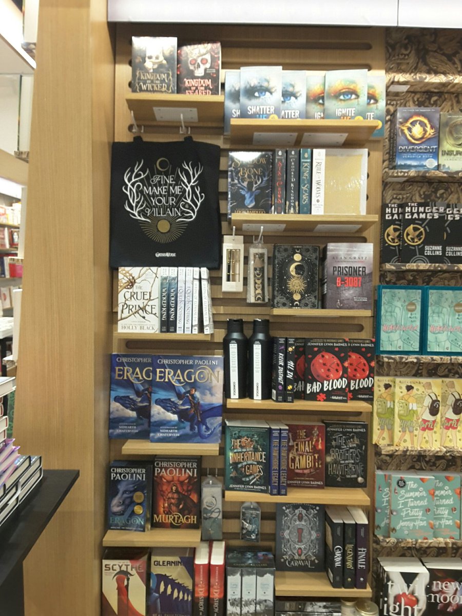 BNLehighValley's tweet photo. Booksellers are eagerly stocking up all the shelves here at B&amp;N Lehigh Valley! Just a few more days until our grand opening day on June 12th...we can't wait! #barnesandnoble  #newstorewhodis @69News https://t.co/qLDn2DxrvA