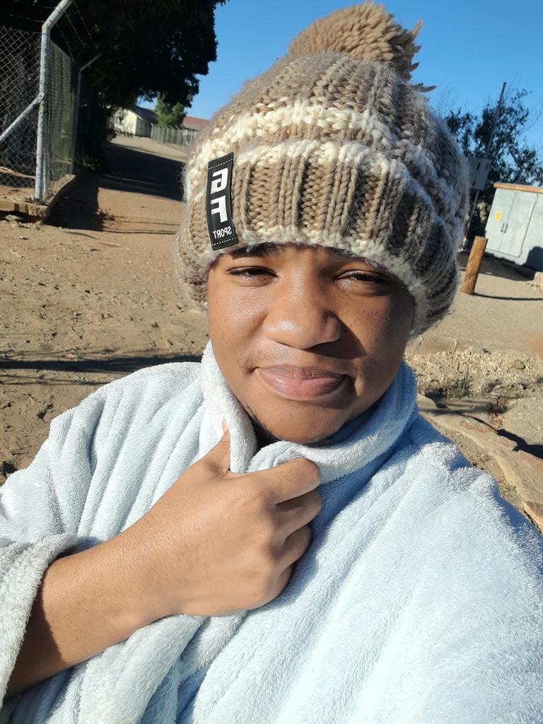 itsNingenie's tweet photo. Went for a walk to refresh and it was still cold even with the sun out 😭😭😂😂 ah, no winter is here to freeze us ey📚😁
#Examinationseason https://t.co/6biVlgcyqD
