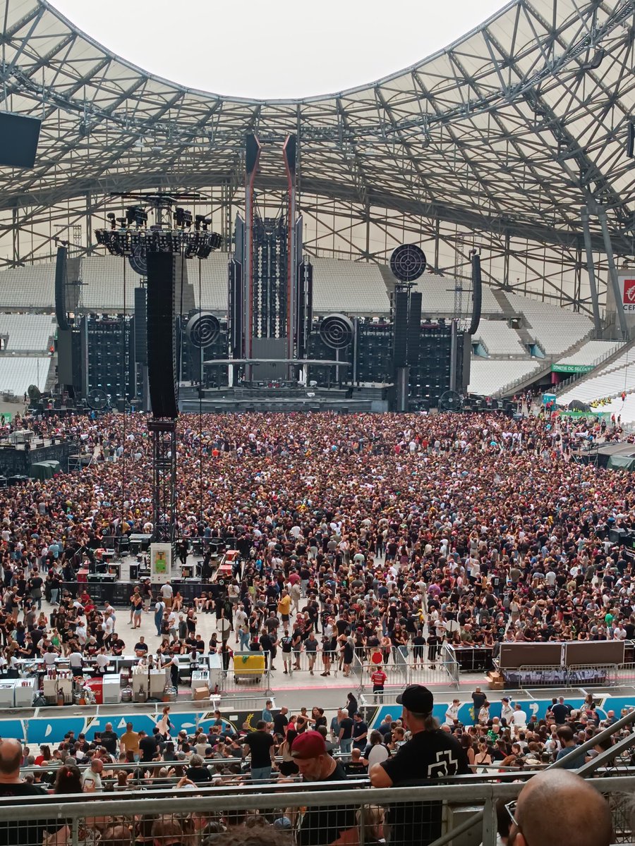 manukriegom13's tweet photo. Rammstein à Marseille, here we go ! 
Changement d'ambiance au Vélodrome.
🔥🔥🔥🤘🤘🤘🔥🔥🔥 https://t.co/AIkLowQ6pc