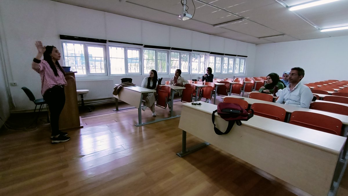 vanakademileri's tweet photo. Sanat Akademileri Doç. Dr. Nazan Oskay ile "Dokuma Atölyesi"ni gerçekleştirdi. https://t.co/i95MojFVrl