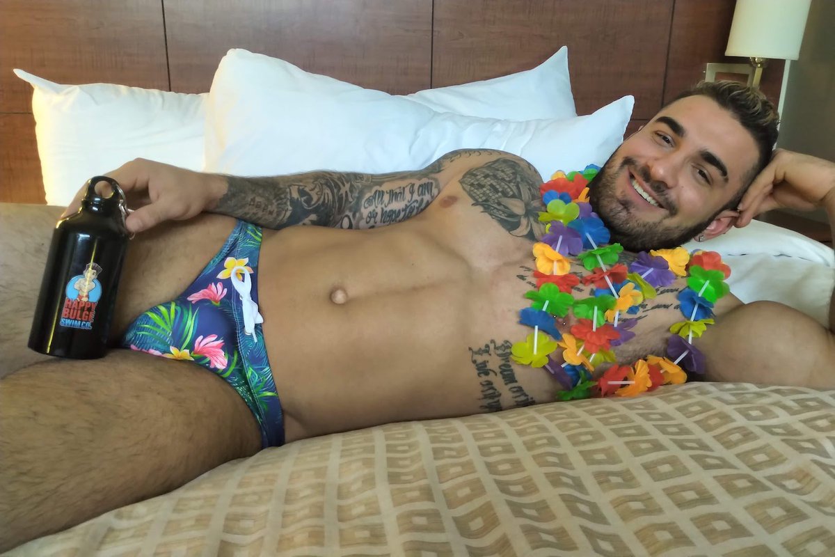 It's official:
It's a Surprise Hercules Giveaway Weekend!

Starring Flashy Floral #swimsuit

Watch your DMs alllllll weekend!

happybulge.com/products/flash…

#swimwear #swimsuits #swimming #swimmer #menswear #underwear #speedos #speedo #fitness #fitnessmodel #model #models