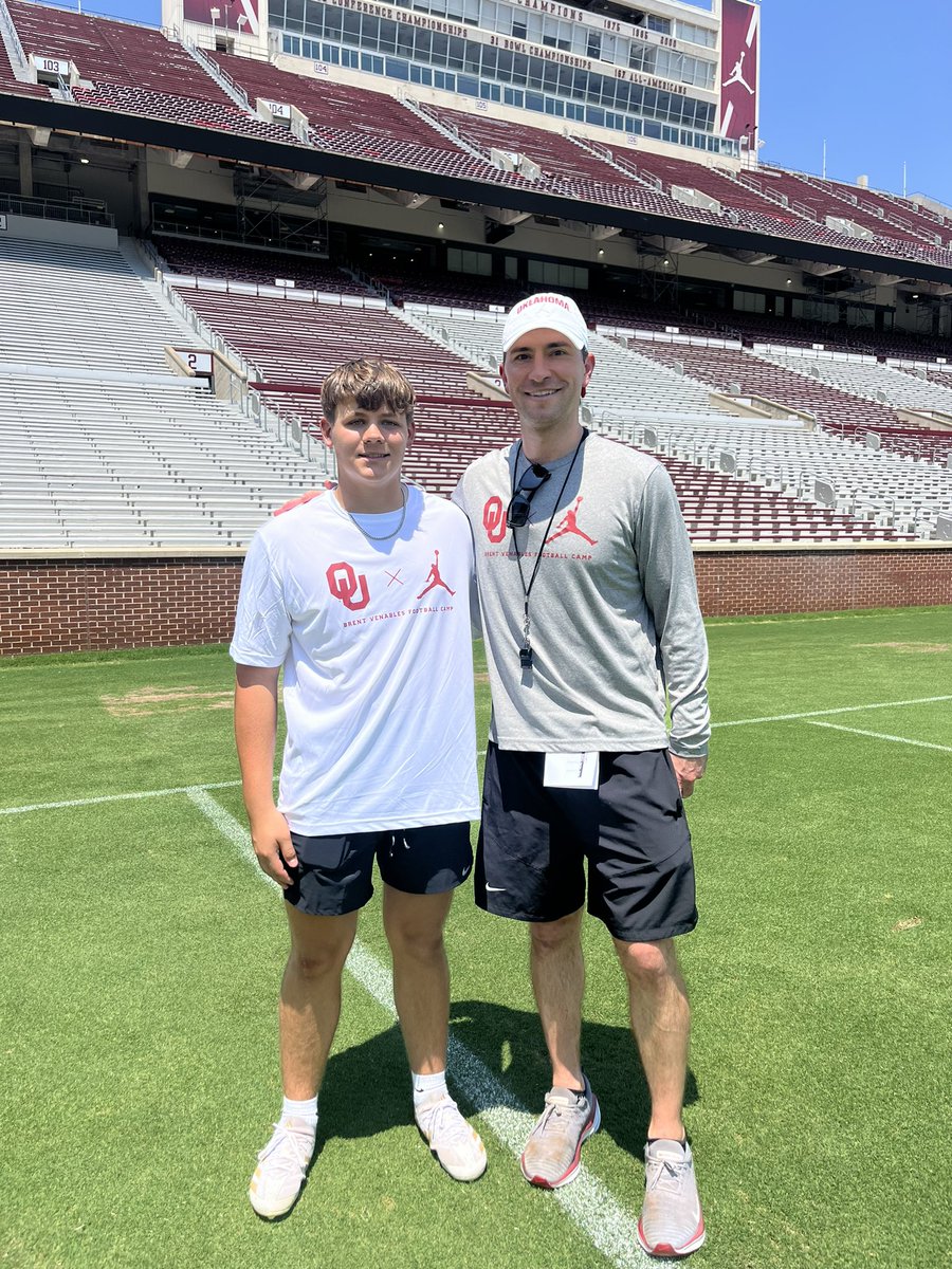 CallumTaylorTx's tweet photo. I visited @OU_Football for their camp today. It was great to meet you @Coach_Deak and thank you for a great camp. I went 5/6 in field goal charting. For kickoffs I had a long of 62 yards and max 3.65 hang. Clips are a FG from 40 M and a 62 yard 3.39 hang kickoff. @OberkromKicking https://t.co/88paRE348R
