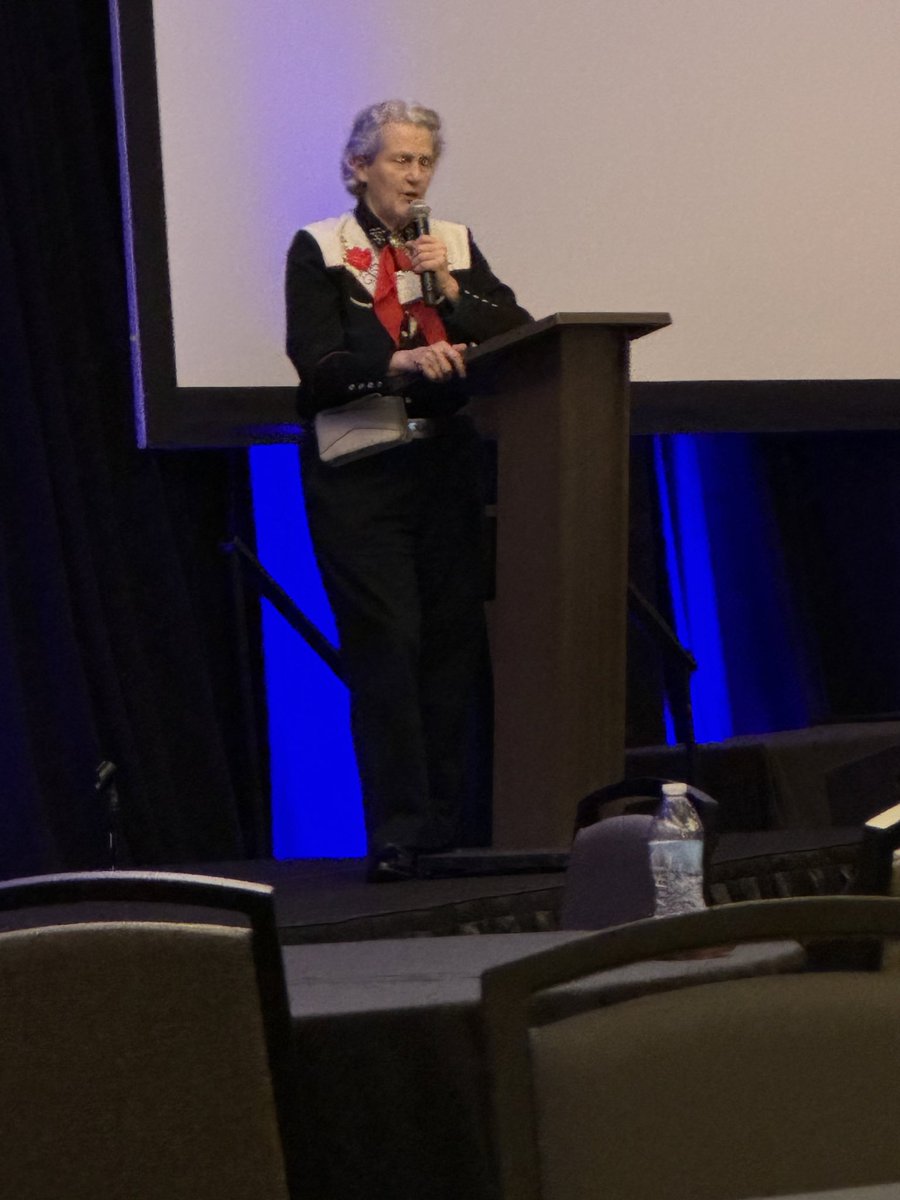 I did not travel alongside Taylor Swift, but I did travel 2 days with Temple Grandin. Boy, this lady has cult status - everywhere you go!