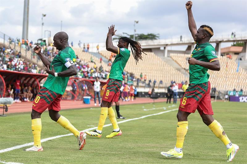 CAF_Online's tweet photo. W̶e̶ c̶a̶n̶ g̶o̶ b̶a̶n̶d̶ f̶o̶r̶ b̶a̶n̶d̶
We can go goal for goal. 🇨🇲 🤝 🇬🇲 

#WCQ https://t.co/PHSQcmjlK0