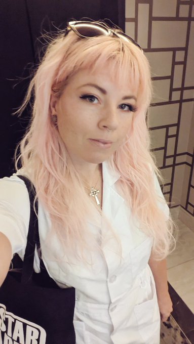 Day two of AltStar- first look is giving villain vibes ✨ Headed to do some glove modeling! https://t