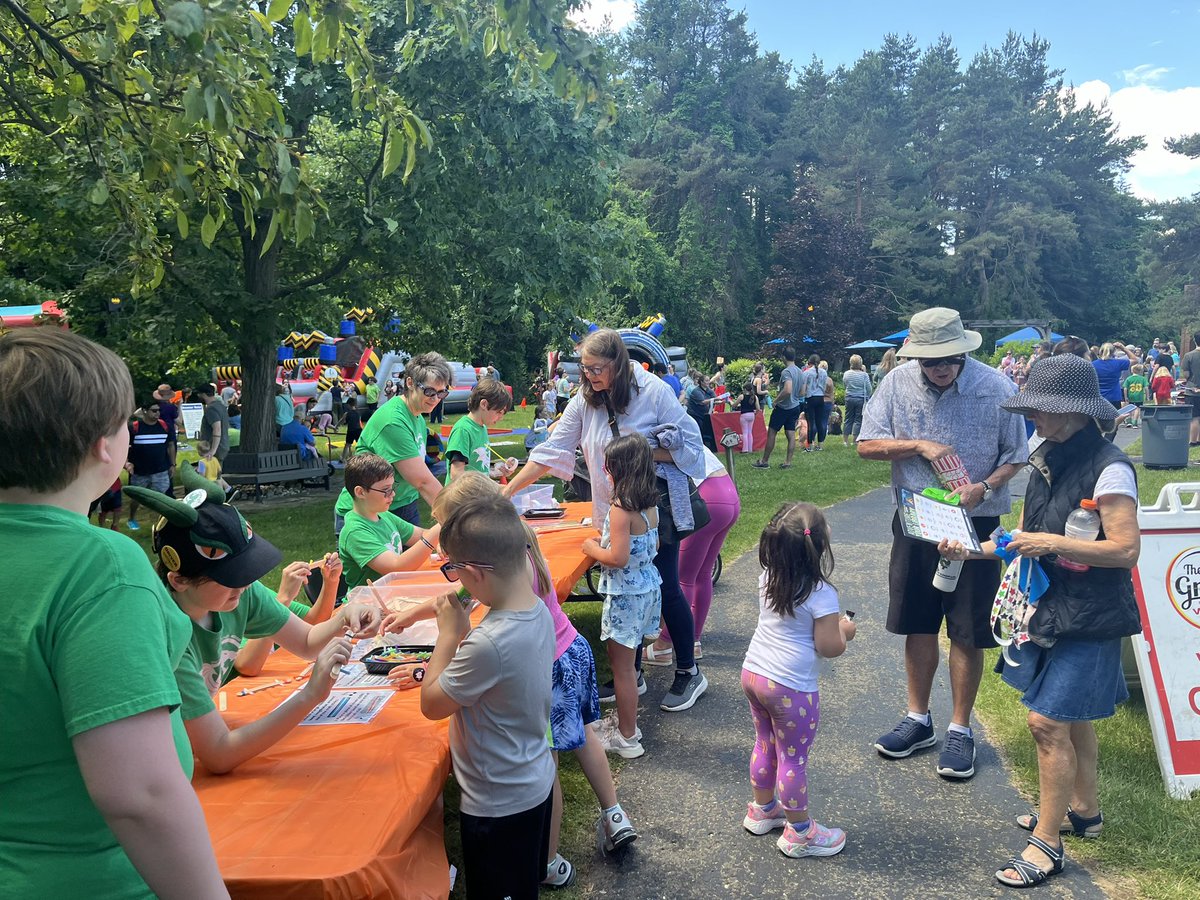 CyberOakview's tweet image. The CyberDragons were @oriontownship Library’s Summer Reading Party, doing robot demos and helping kids make harmonicas and hoop gliders. The party was so much fun, with circus 🔥 performers! #SummerReading #ftcrobotics
Happy 1st day of summer vacation!!! ☀️