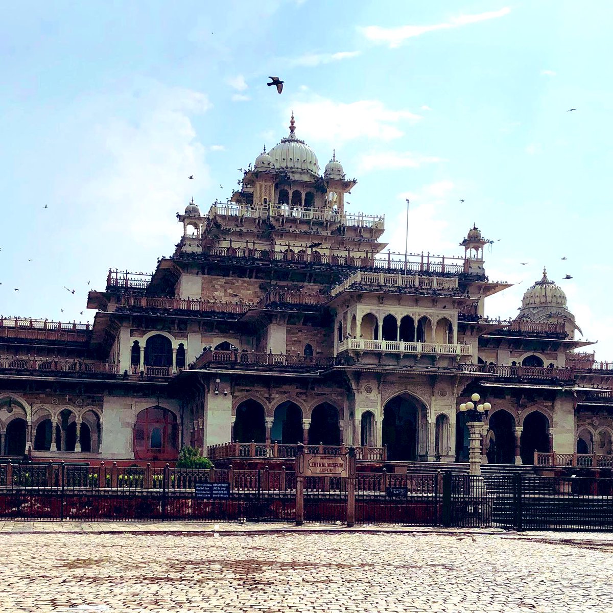 dassnikhil's tweet photo. @BraydenCreation #incredibleindia #ShotOnIphone
Pic 1 #summermorning
Pic 2 #WagahBorder
Pic 3 #TheTaj
Pic 4 #CulturalHeritage #Jaipur https://t.co/iJm2JgqYMa