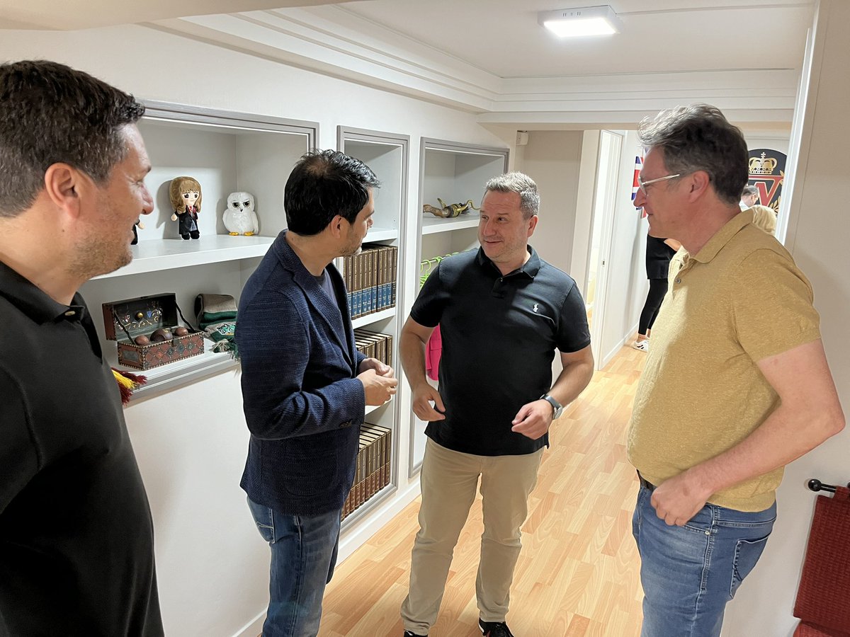 Marc Castells (@marccastells) on Twitter photo Amb el regidor <a href="/Jmarcetermes/">Jordi Marce Termes</a> hem assistit a la inauguració de The Wizard of English, una nova acadèmia d'anglès al carrer de Florenci Valls.
Molta sort, Albert, Sònia i Lluís en aquesta nova aventura! Amb el regidor <a href="/Jmarcetermes/">Jordi Marce Termes</a> hem assistit a la inauguració de The Wizard of English, una nova acadèmia d'anglès al carrer de Florenci Valls.
Molta sort, Albert, Sònia i Lluís en aquesta nova aventura!