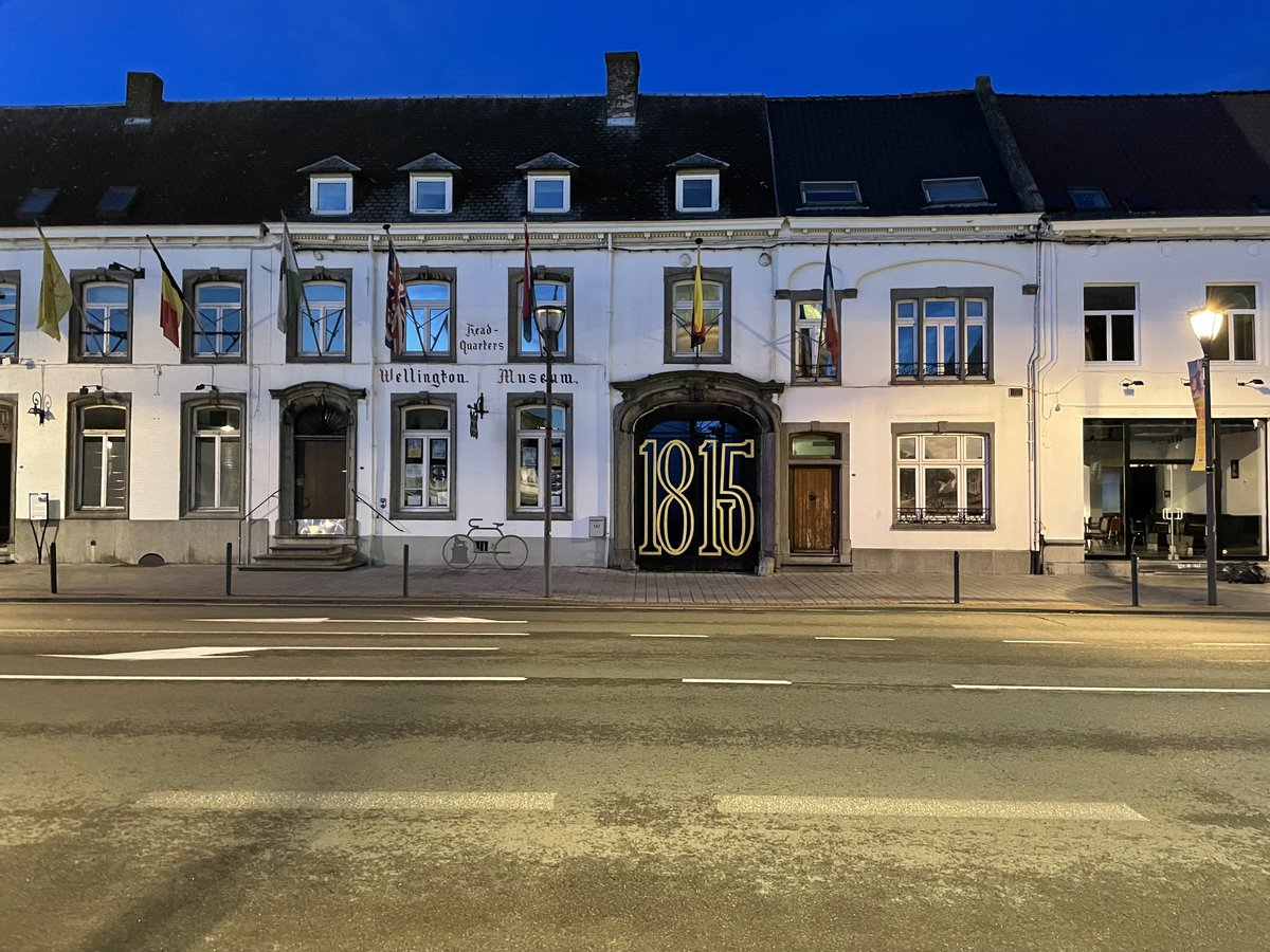 ZwhiteHistory's tweet photo. #WaterlooLive #OTD
Right Now: 18th June 1815 03:30
Wellington establishes his HQ in an inn at Waterloo, now a museum. He snatches a few hours sleep after receiving confirmation that Blucher’s Prussians will march to support him at Waterloo https://t.co/8WtpsNM9PG