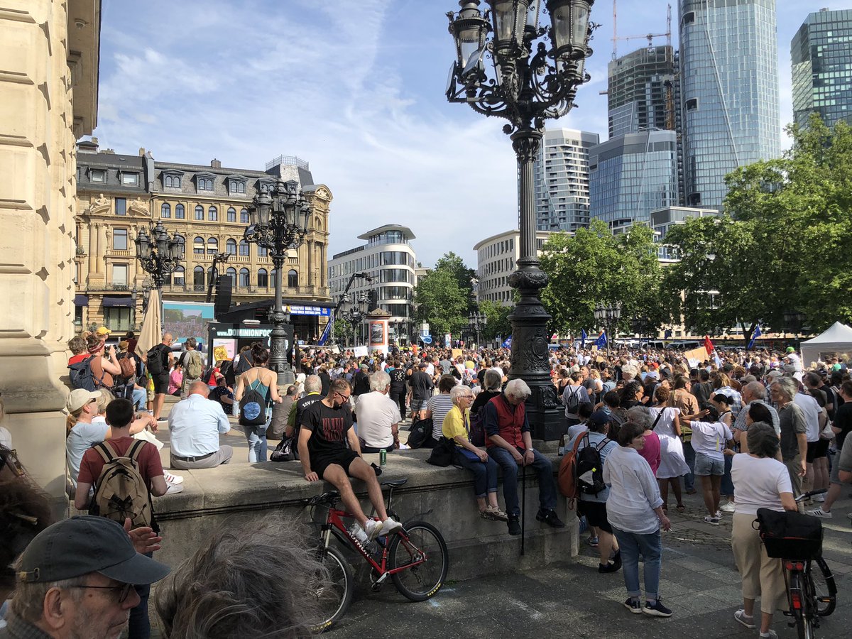 KaRi57453570's tweet photo. #ffm0806
#FrankfurtWähltStabil
#Demokratie
Luisa Neubauer hat gesprochen https://t.co/ZUIzAVLc0v